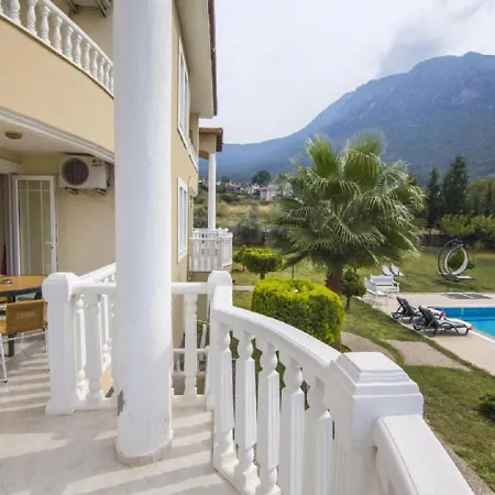 Apartmanhotel Gold Lion 4*