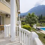 Aparthotel Gold Lion 4*