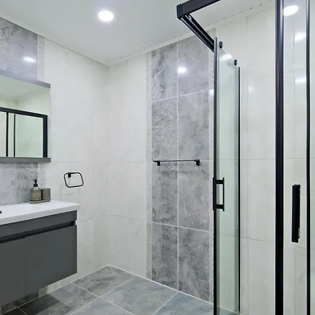 Aparthotel Gold Lion 4*