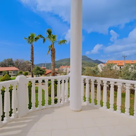 Gold Lion Aparthotel 4*