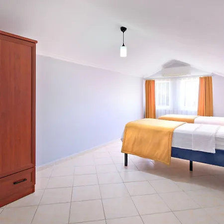 Gold Lion Aparthotel 4*