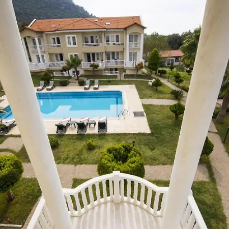 Aparthotel Gold Lion 4*