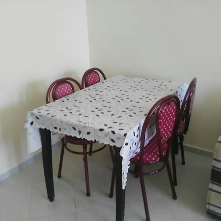 Gold Lion アパートホテル