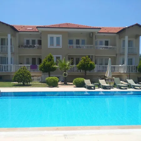 Gold Lion アパートホテル