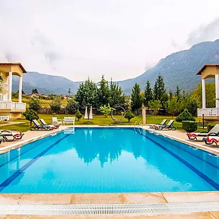 Apart Otel Gold Lion 4*